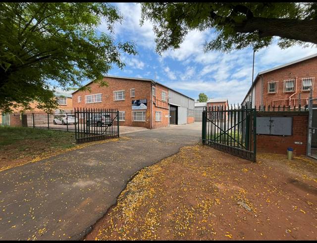 1,100M² WAREHOUSE FOR SALE IN NEW ERA